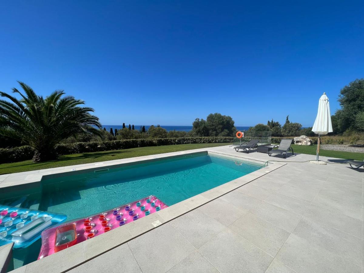Avithos Blue Villas Svoronata Eksteriør billede