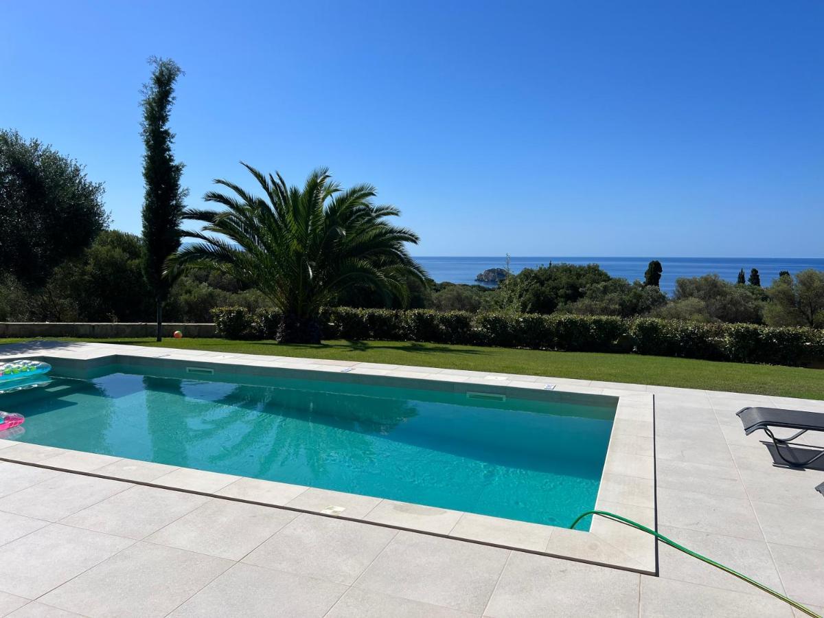 Avithos Blue Villas Svoronata Eksteriør billede