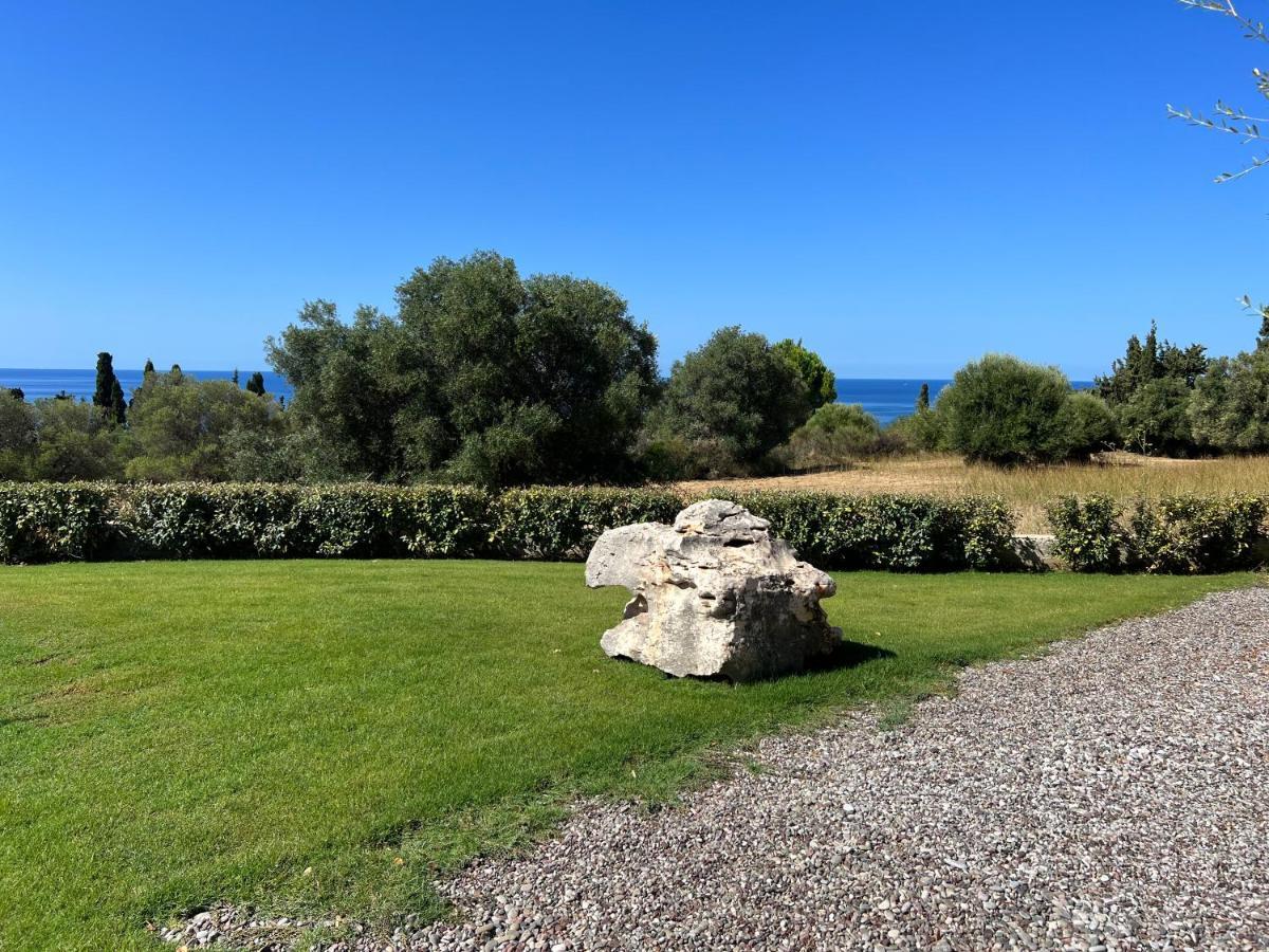 Avithos Blue Villas Svoronata Eksteriør billede